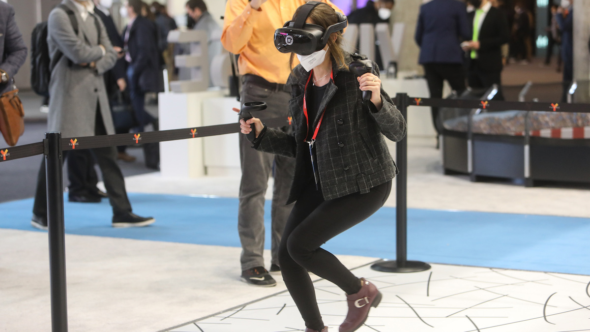 Демонстрация шлема виртуальной реальности