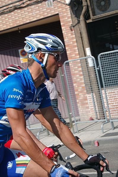 Tom Boonen in blue, although Contador is still the points leader but Greg Van Avermaet (Silence-Lotto) will try to snatch it back. Van Avermaet has 100 points like Boonen, but the latter will not finish the race.