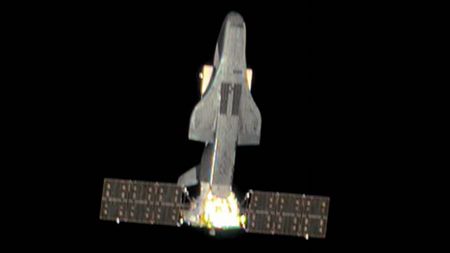 The new photo of Shenlong in space. It looks like a Space Shuttle with solar panels stuck on its bottom end