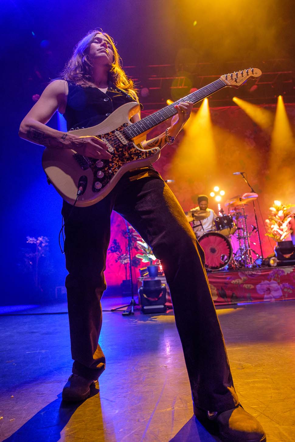 Larkin Poe onstage at Hammersmith Apollo, London
