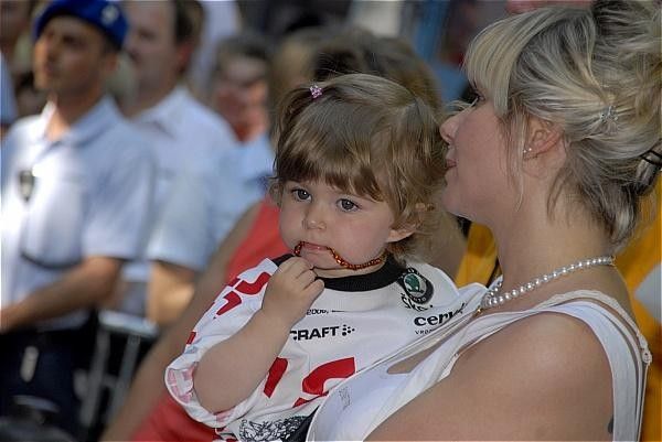 Family Cancellara look on.