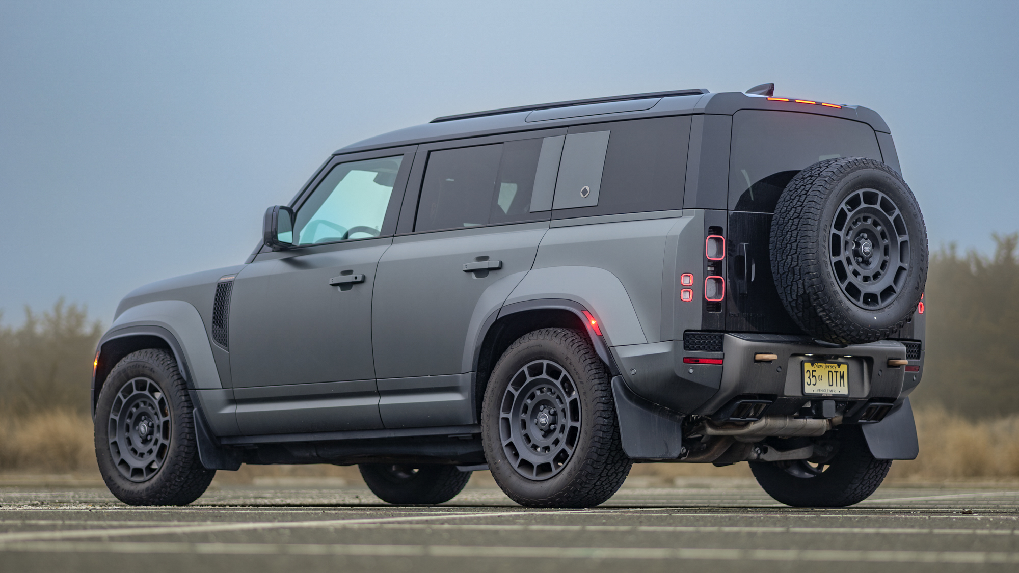 Land Rover Defender 2025