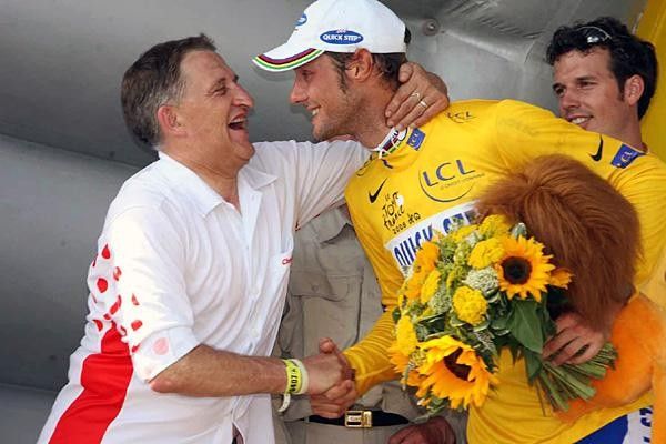 Freddy Maertens congratulations Boonen on his yellow jersey