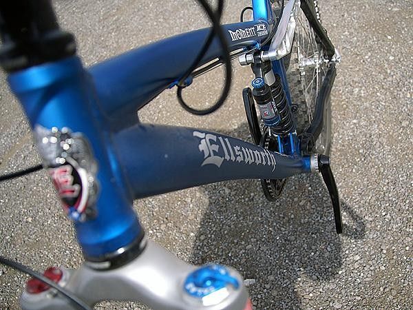The new Moment down tube takes two turns on its way from the head tube to the bottom bracket shell.