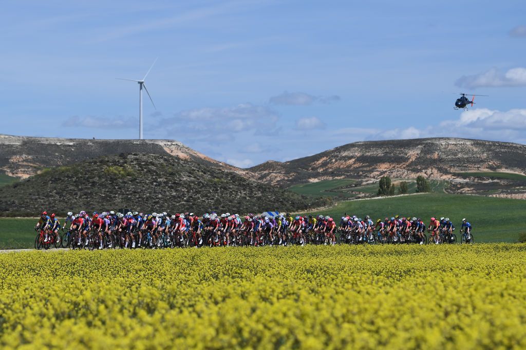 SIGUENZA SPAIN MAY 04 A general view of the peloton passing through a landscape during the 10th La Vuelta Femenina 2024 Stage 7 a 1386km stage from San Esteban de Gormaz to Siguenza 1030m UCIWT on May 04 2024 in Siguenza Spain Photo by Alex BroadwayGetty Images