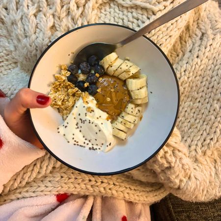 Health writer Rebecca trying Mel Robbins' hack - to eat first thing in the morning
