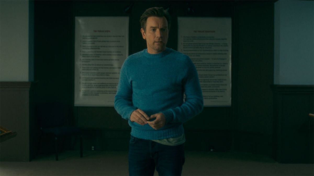 Danny Torrance (Ewan McGregor) celebrating eight years of sobriety in Doctor Sleep