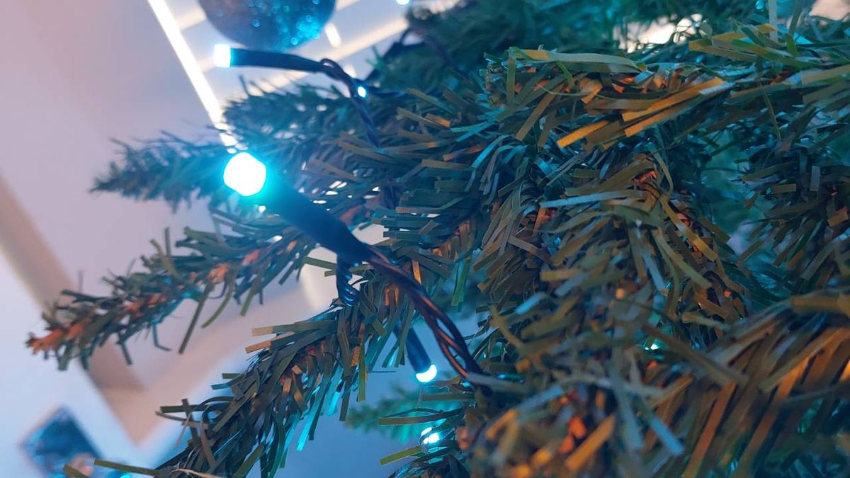 Nanoleaf Matter Smart Holiday String Lights review: cheerful, cost ...