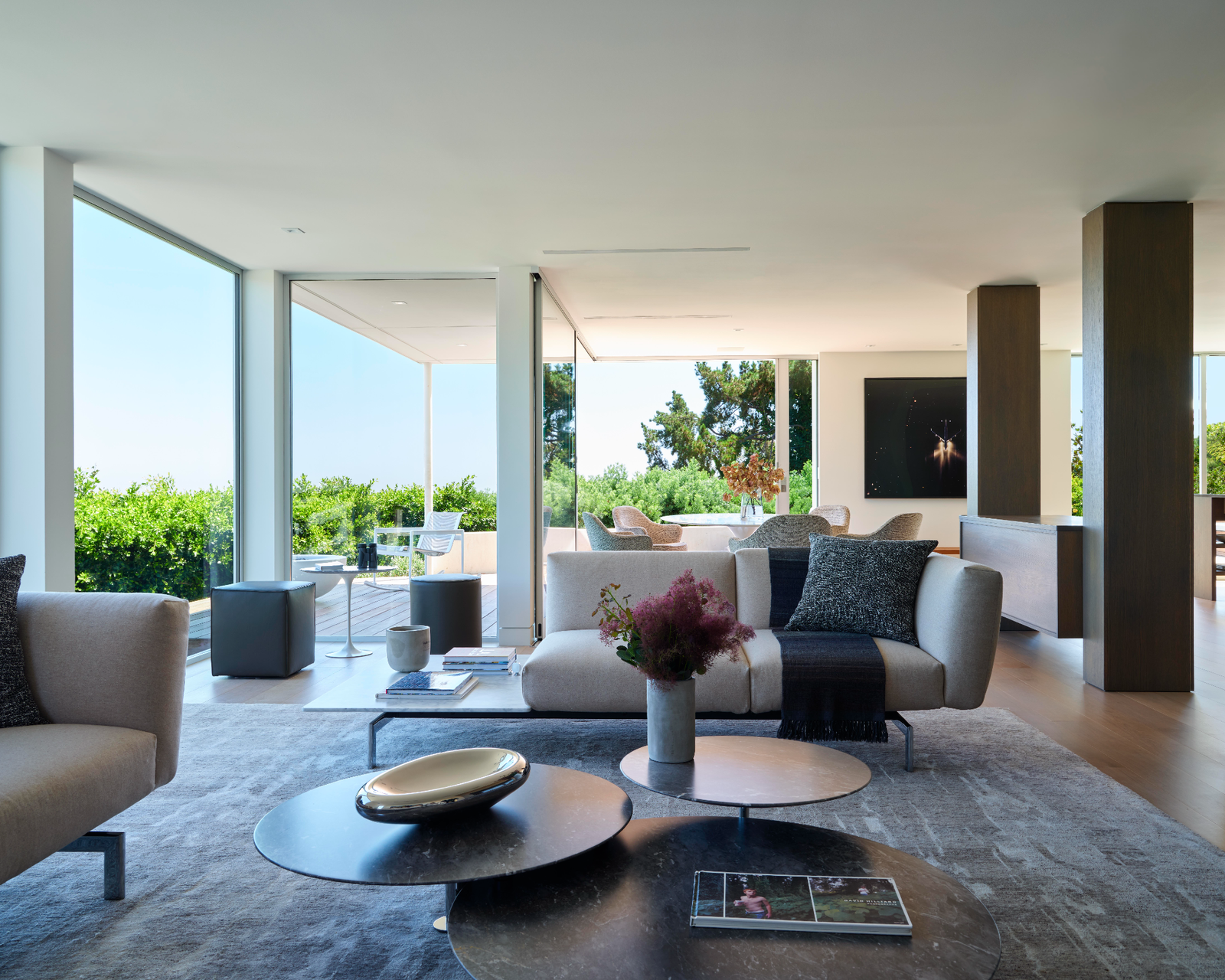 4 minimalist living room mistakes that are making your space feel too ... - Arbitrage Minimalist Living Room