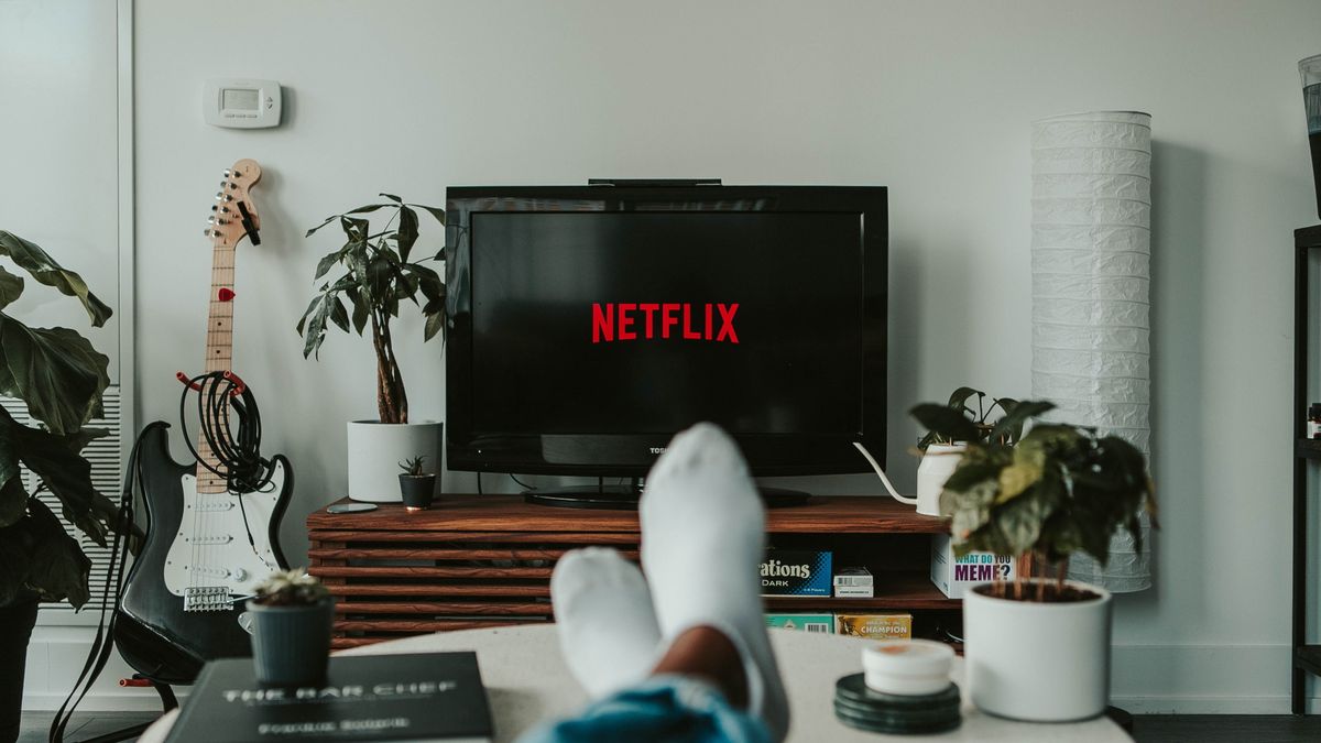 Top Hindi Movies On Netflix 2021 : 61 new Netflix Original titles and Hollywood movies to ... / Netflix has a fairly large library of hindi movies.