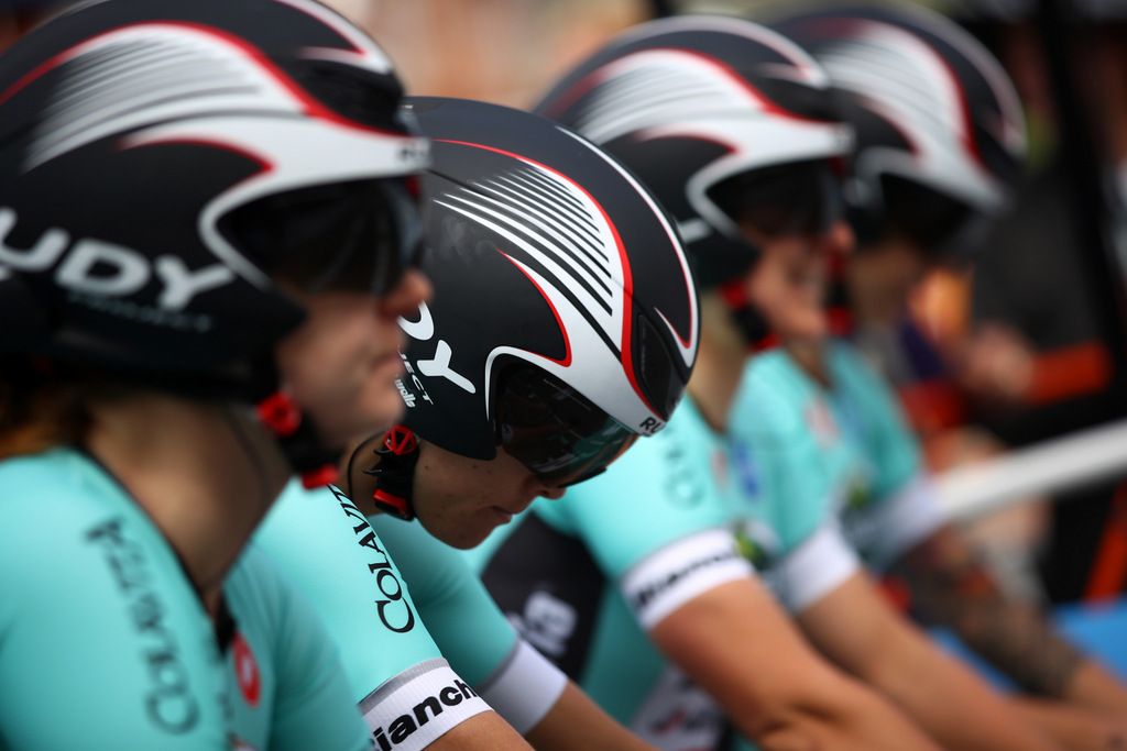 The Colavita - Bianchi team on the start line