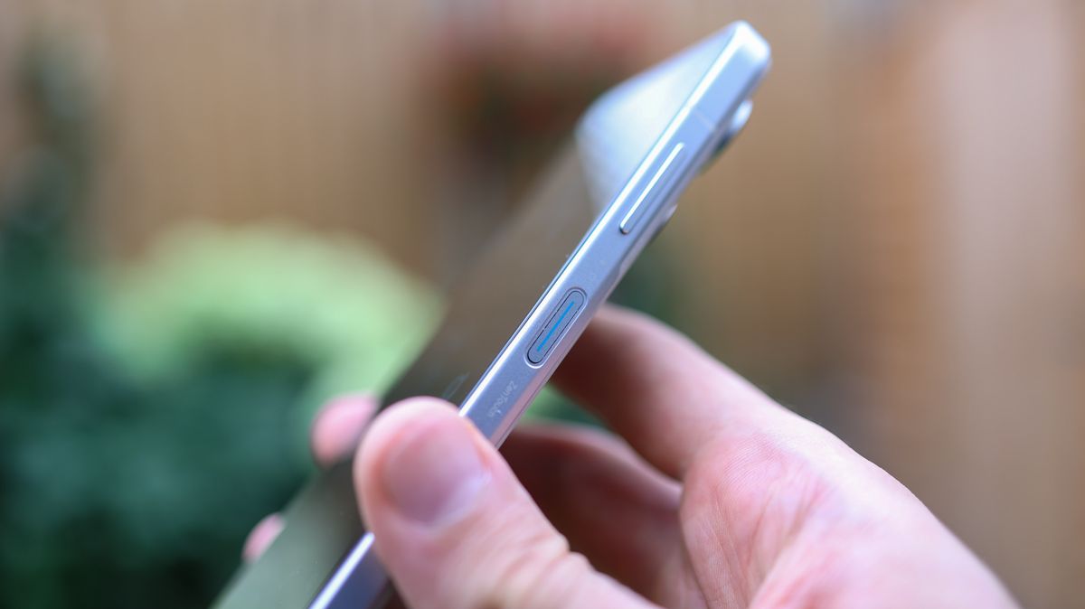 A photo of the Asus Zenfone 9
