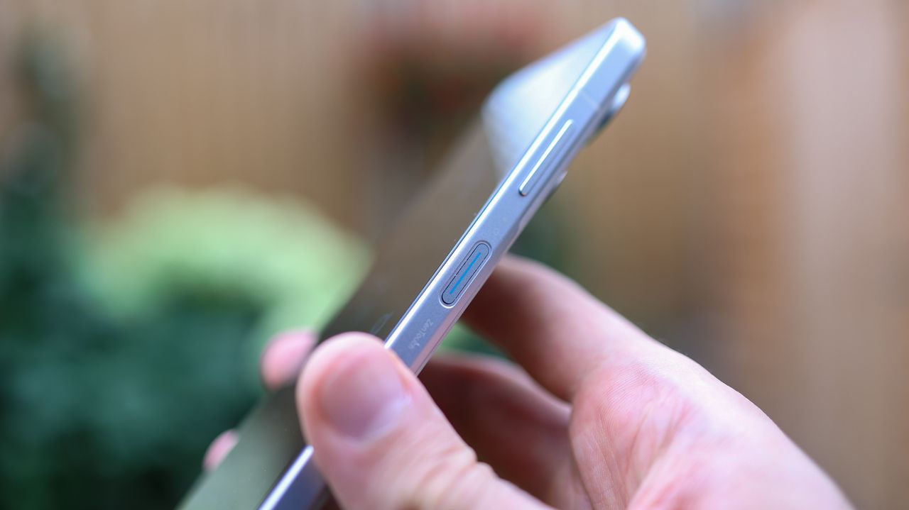 A photo of the Asus Zenfone 9