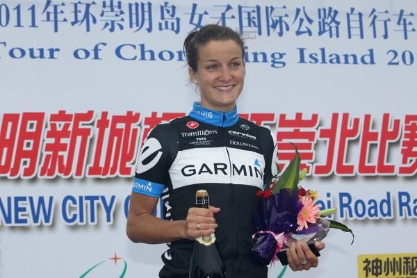 Elizabeth Armitstead (Garmin-Cervelo) on the podium after winning stage 1