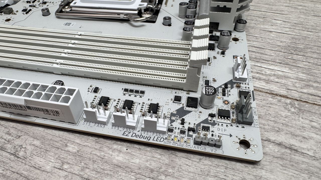 MAG B850 Gaming Plus Max WiFi on a desk.