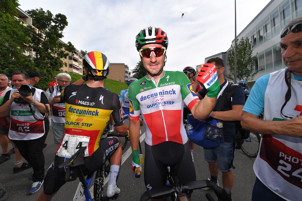 Elia Viviani celebrates winning stage 4 at Tour de Suisse