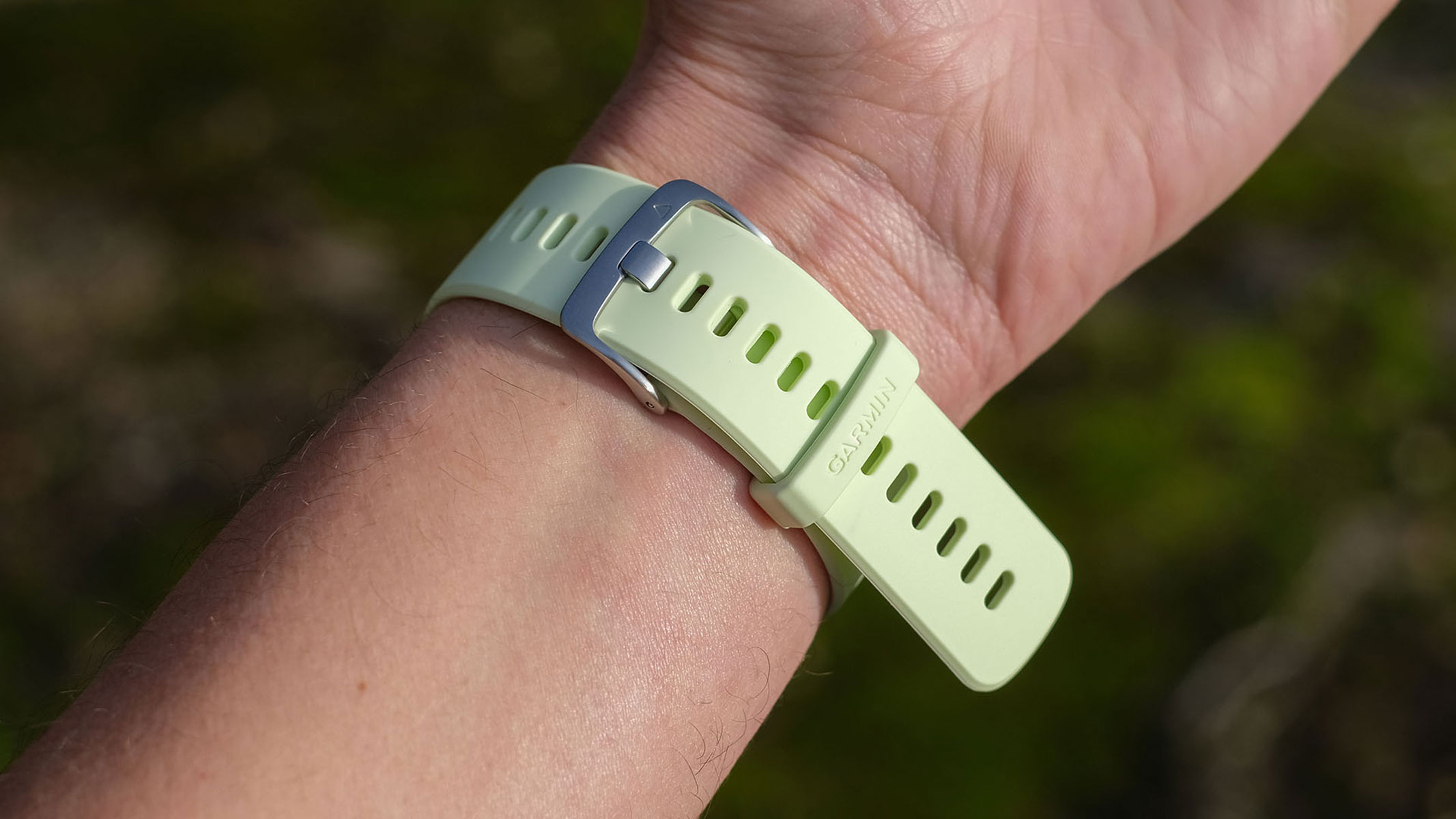 a close-up picture of the strap buckle in the Garmin Venu 4 smartwatch