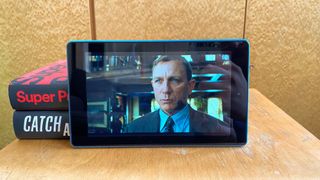 Amazon Fire 7 Review - display, Knives Out