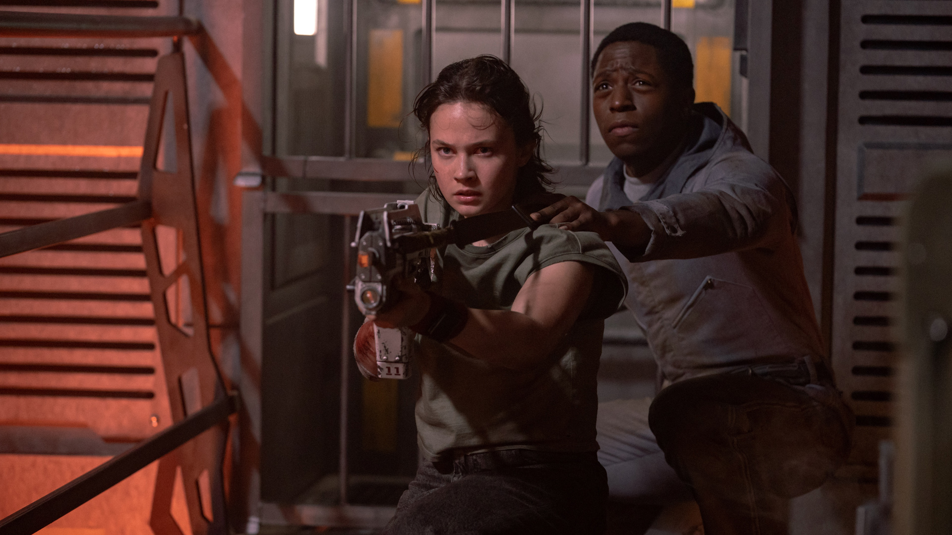 Rain and Andy prepare to use a prototype pulse rifle against an enemy in Alien: Romulus