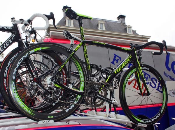 Wilier provided Italian sprinter Alessandro Petacchi (Lampre-Farnese Vini) with this boldly finished Cento 1 Superleggera.