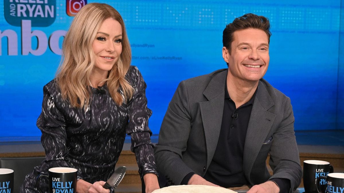 Kelly Ripa Said She Had A Candid But ‘Inelegant’ Message For Ryan Seacrest As They Headed Onto The Live! Stage One Last Time