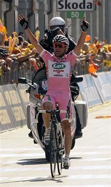 Danilo Di Luca (LPR Brakes - Farnese Vini) wins stage 10.