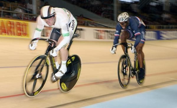 Shane Perkins (Australia) and Gregory Bauge (France) battle in the men's sprint final.
