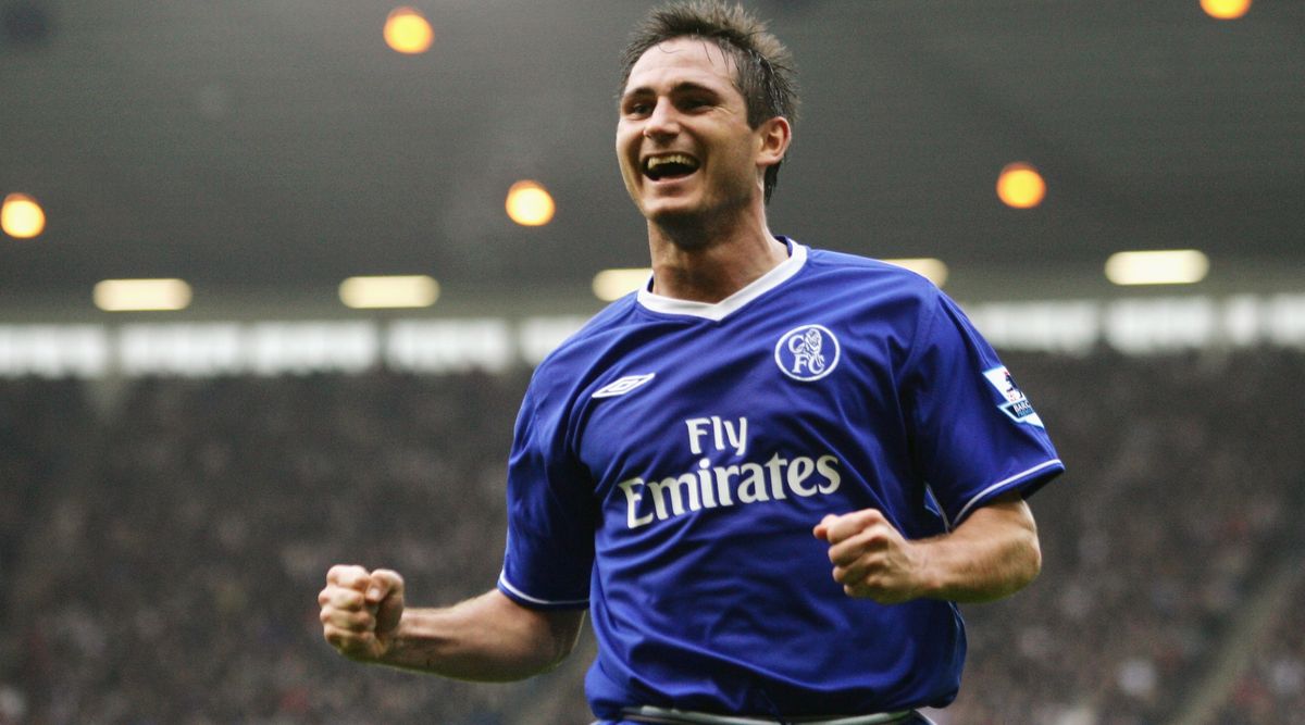 BIRMINGHAM, ENGLAND - OCTOBER 30: Frank Lampard of Chelsea celebrates during the Barclays Premiership match between West Bromwich Albion and Chelsea at the Hawthorns on October 30, 2004 in Birmingham, England. (Photo by Shaun Botterill/Getty Images)