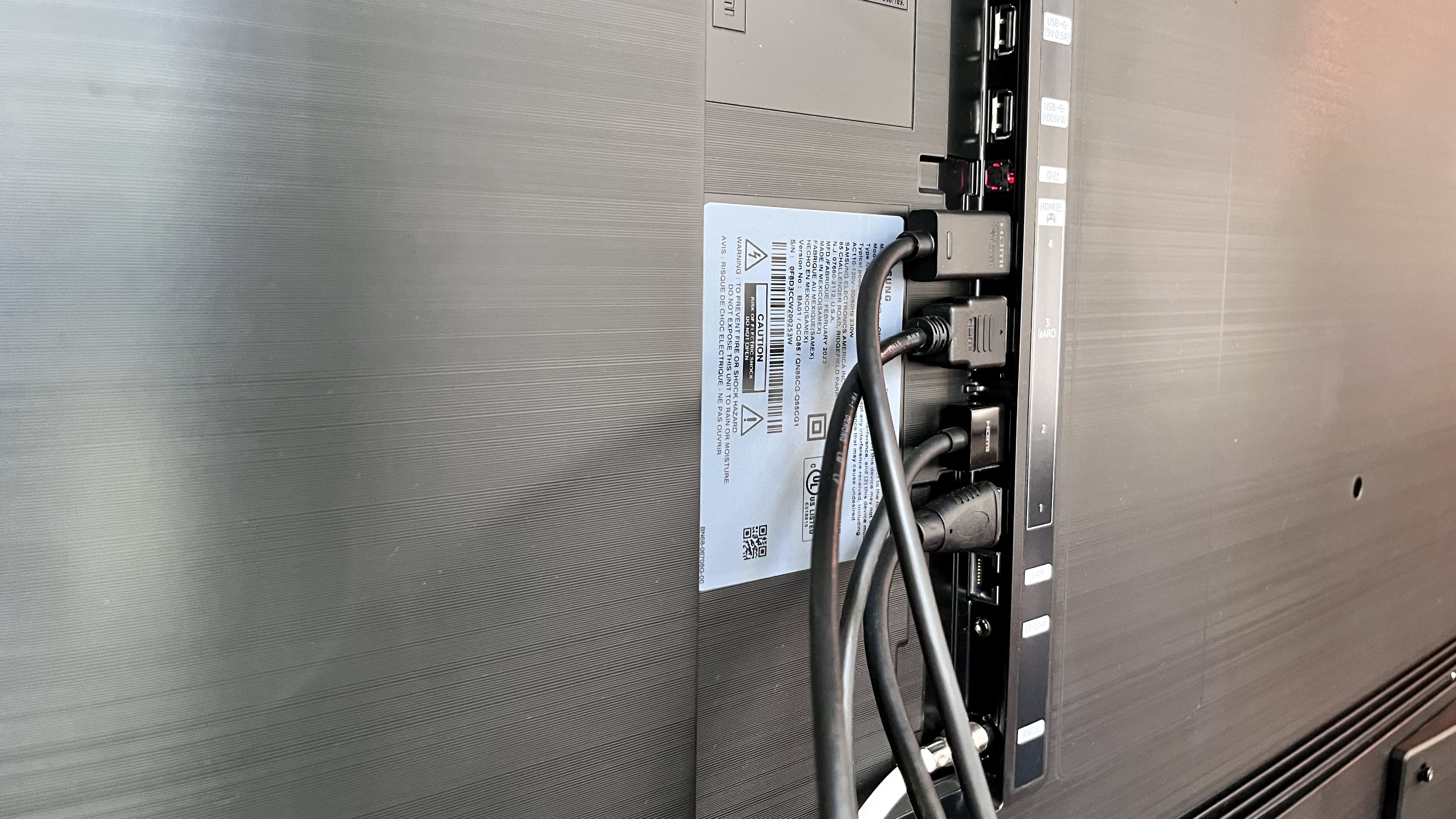 Samsung QN85C back panel ports