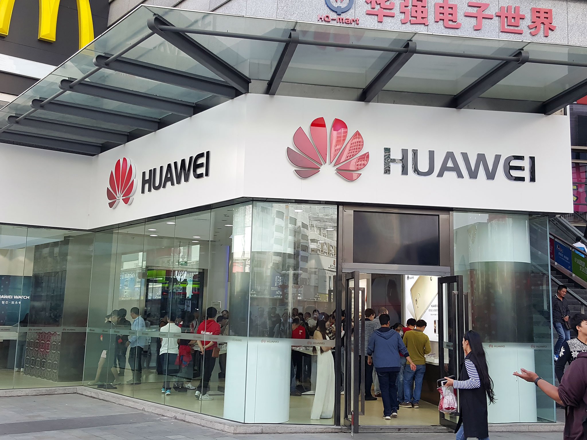 Купить huawei в магазине. Huawei магазин. Магазин Хуавей в Китае. Huawei CN. 1 Huawei магазин.