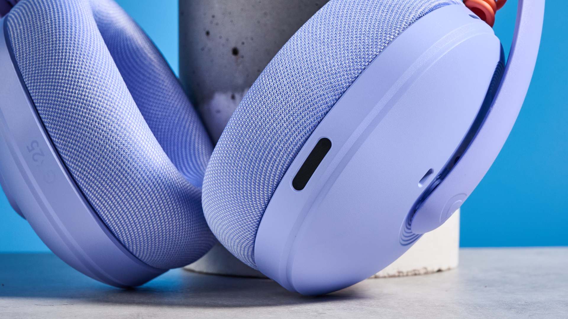 A lilac Logitech G325 Lightspeed wireless gaming headset