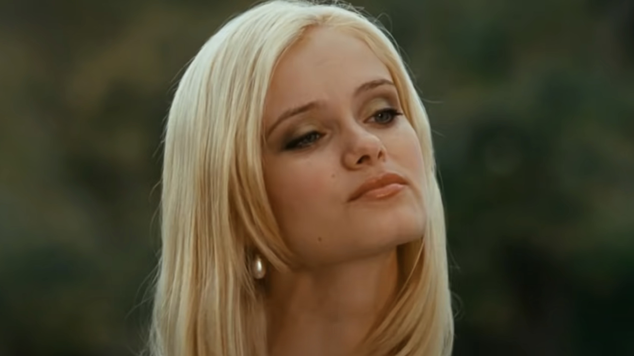 Sara Paxton with her nose literally high in the air in Sydney White