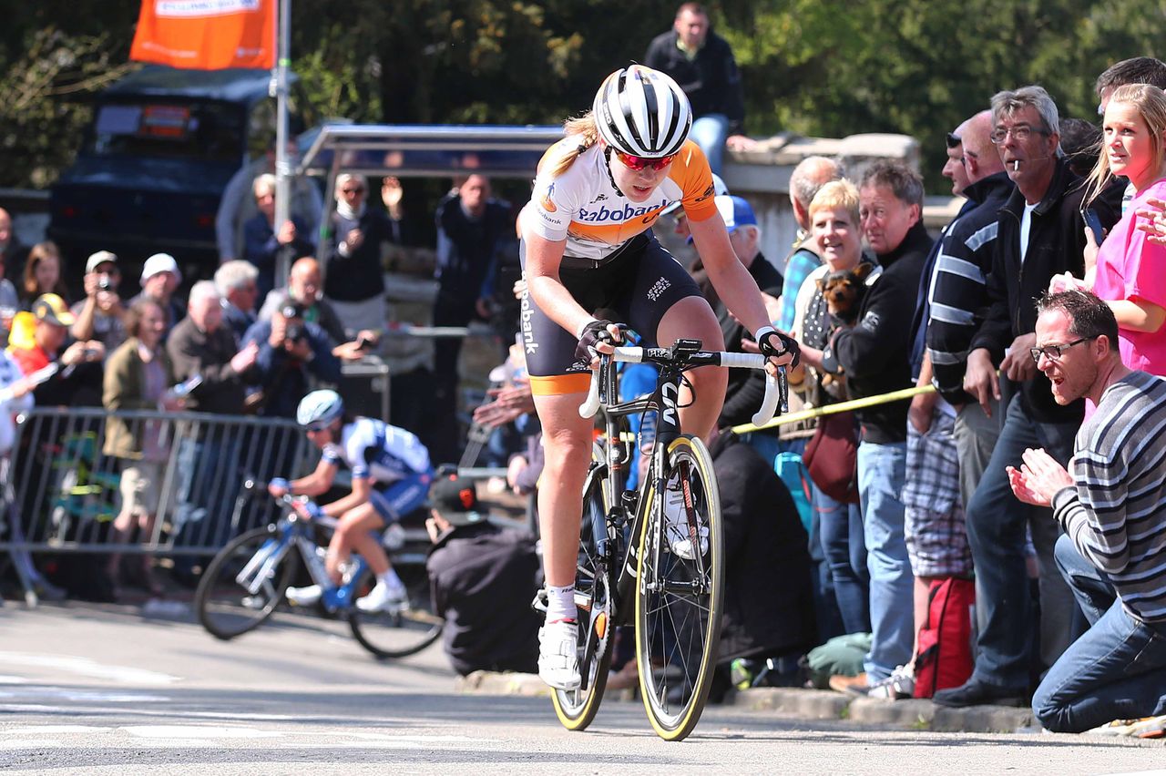 Anna van der Breggen (Rabo Liv) digs deep in the final few hundred metres