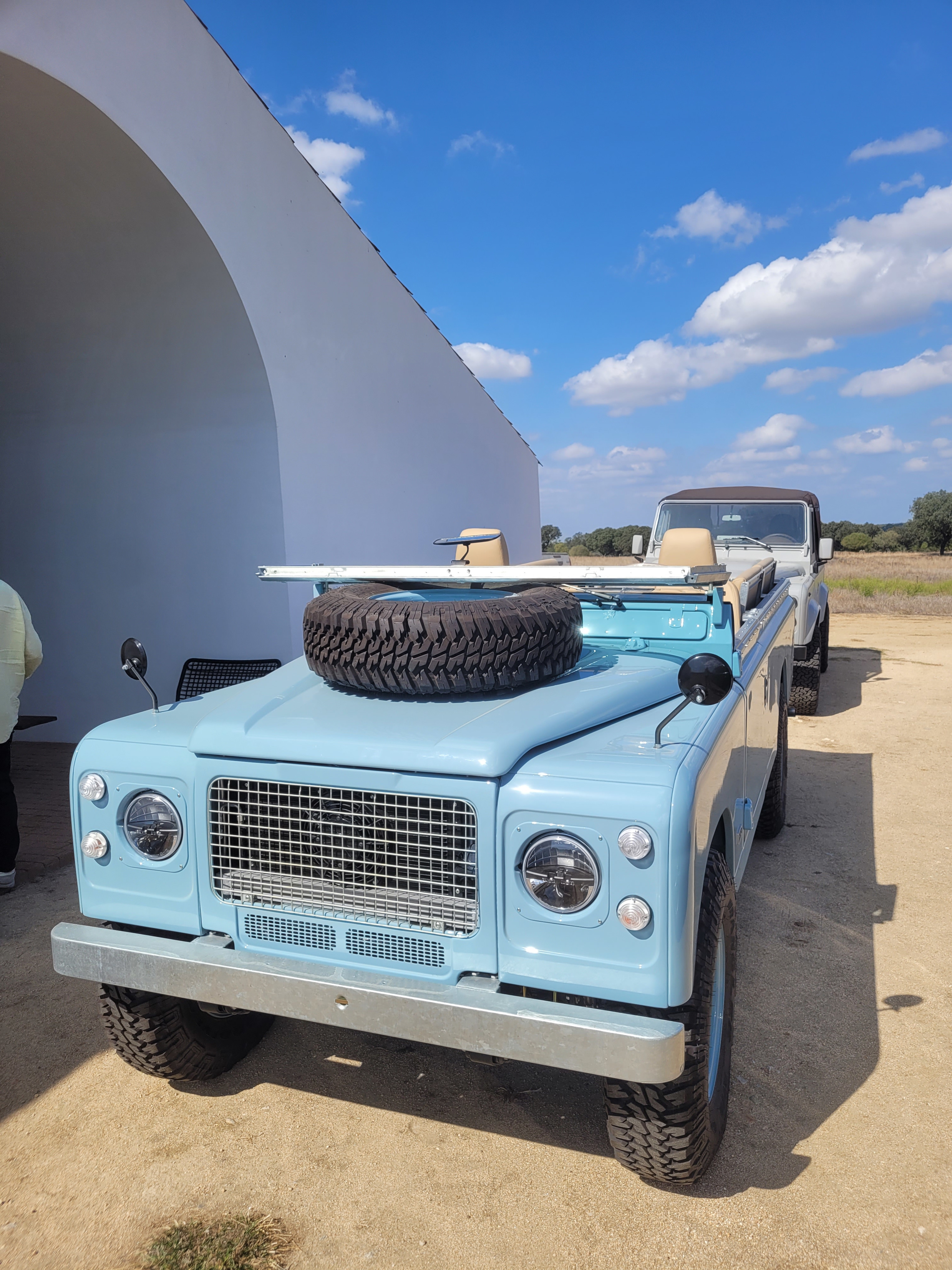 A stripped down minimal spec from Coolnvintage