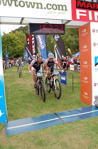 Gavin Mason (Wanaka) and Mark Williams (Queenstown) sprint to the finish