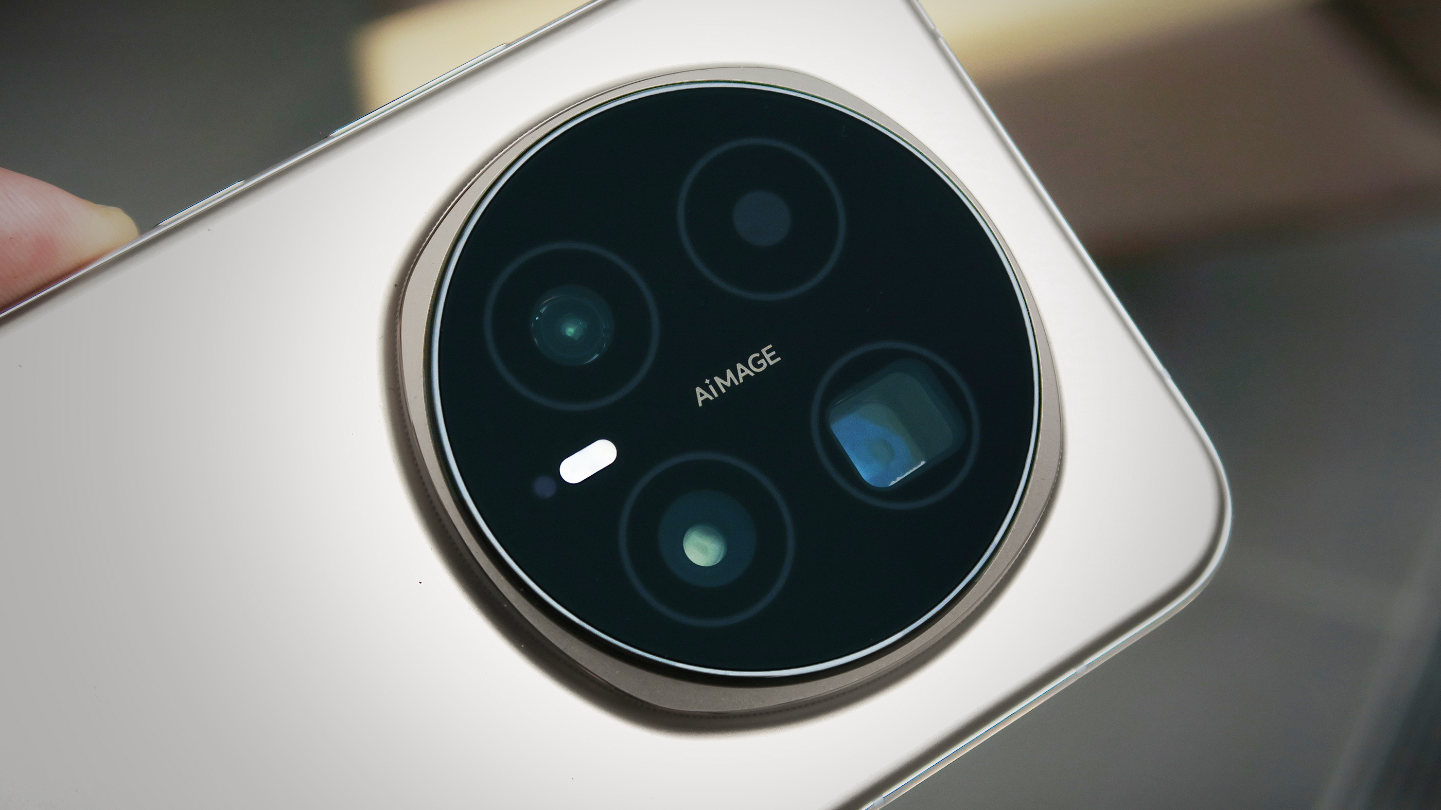 Honor Magic 8 Pro REVIEW T3 camera closeup angled