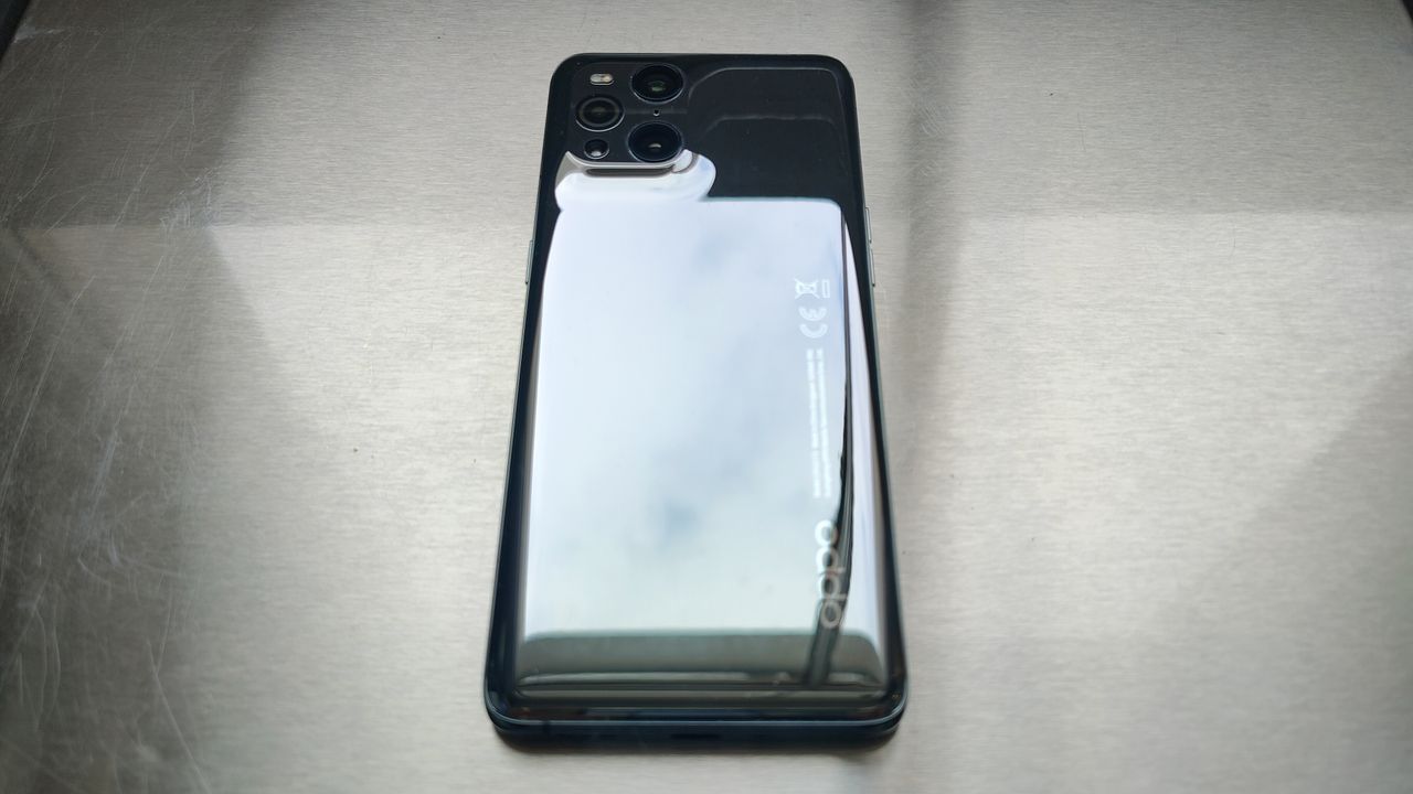 Oppo Find X3 Pro rear view