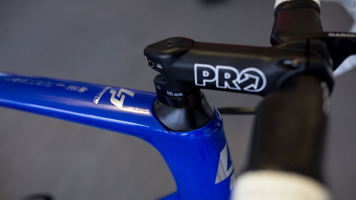 Cimolai runs a few millimeters of spacers under the stem