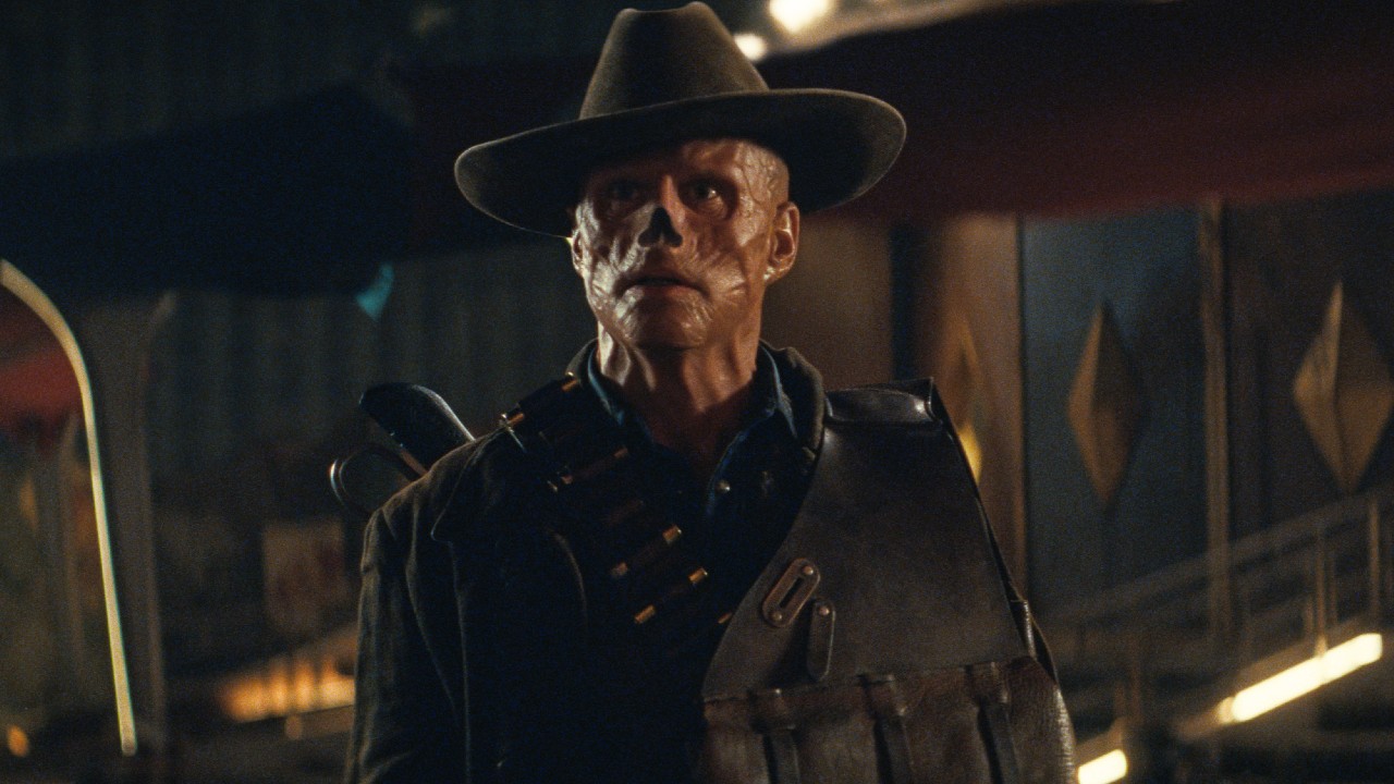 The Ghoul (Walton Goggins) looks at a Deathclaw on Fallout.