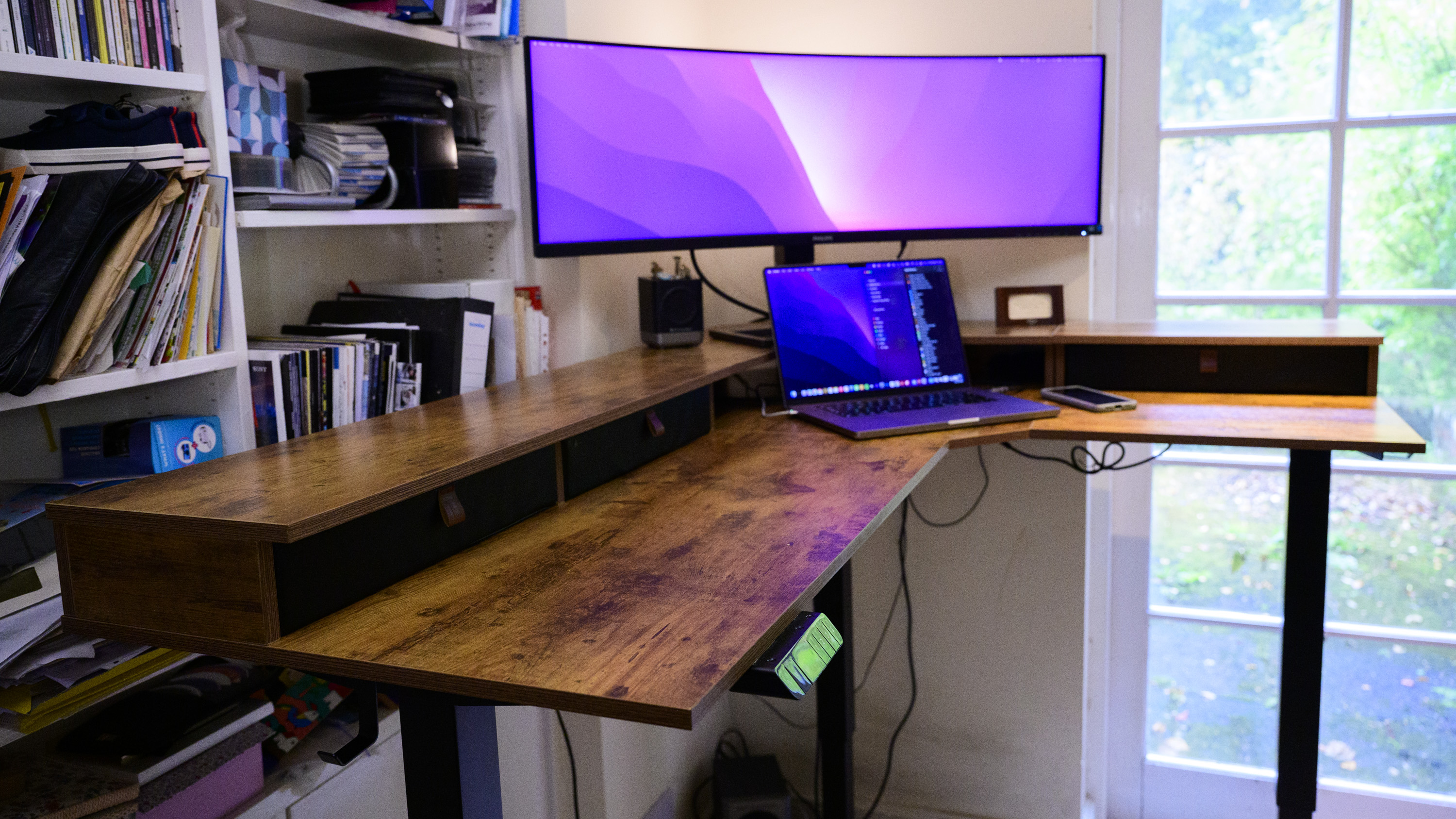 Fezibo Worland standing desk in a home office