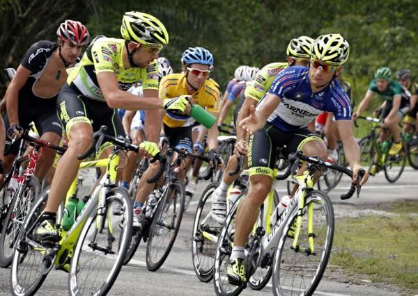 Balloni and Guardini sharing a drink