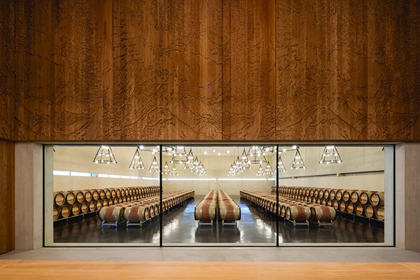 Chateau-Belair-Monanges-new-barrel-cellar.-Credit-Iwan-Baan.jpg