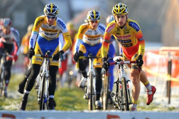 The riders dismount ahead of an obstacle.
