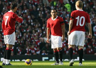 Wearing a replica of Manchester United's 1958 football strip, Cristiano Ronaldo (L), Carlos Tevez (C) and Paul Scholes prepare to kick off their English Premiership football match against Manchester City at Old Trafford in Manchester, north-west England, February 10 2008. Manchester United fans were commemorating the fiftieth anniversary of the Munich air crash in which 23 people, including eight players, were killed.