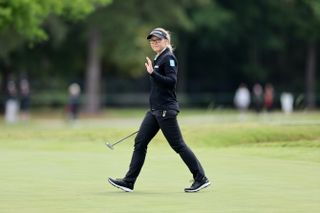 Brooke Henderson acknowledges the crowd