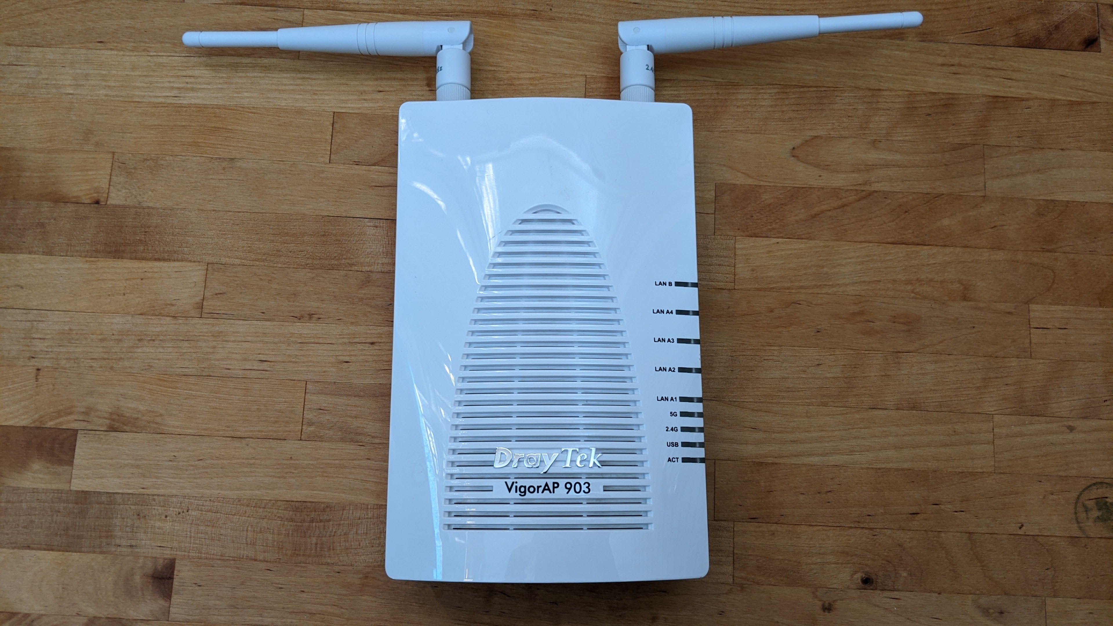 The VigorAP 903 is another great wireless access point that can be part of a mesh network, with Ethernet router built in, and large external antennas.