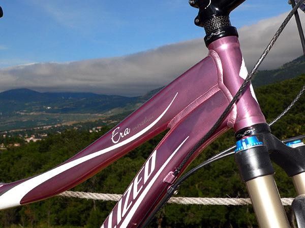 The new Era Marathon is finished in a beautiful anodized pink.