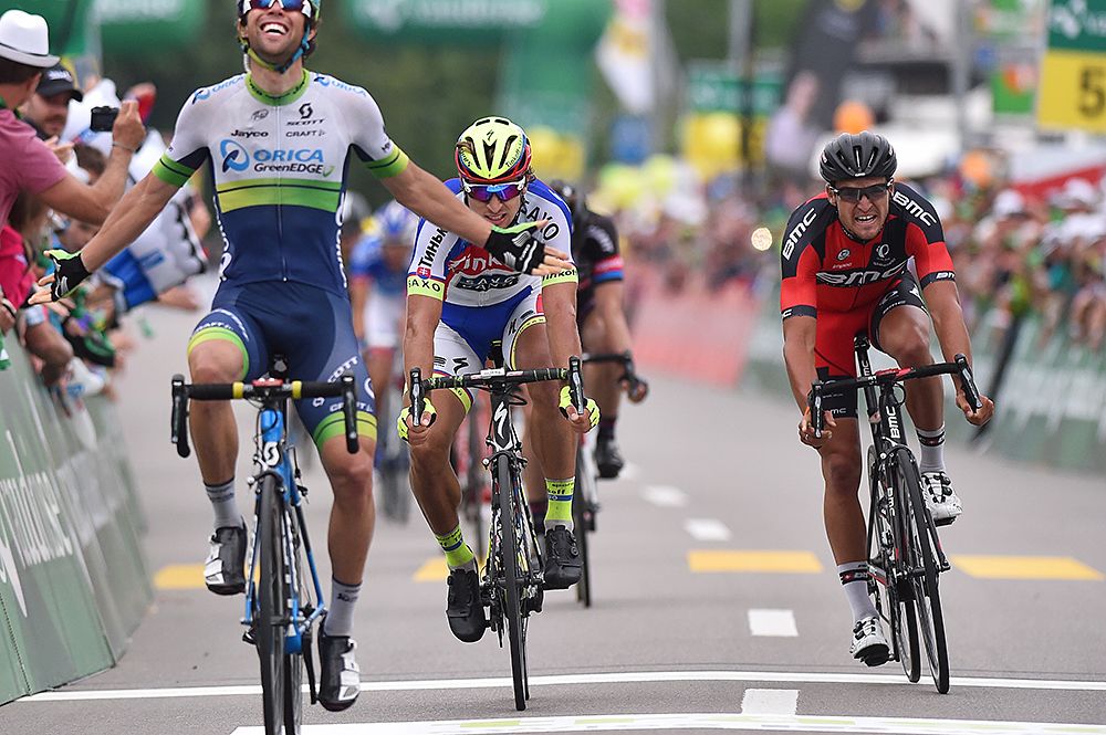 Michael Matthews (Orica-GreenEdge) gets the win ahead of Peter Sagan (Tinkoff-Saxo)
