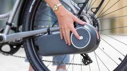 Skarper DiskDrive converts regualr bikes into electric bikes though a dedicated disc rotor and clip on power unit