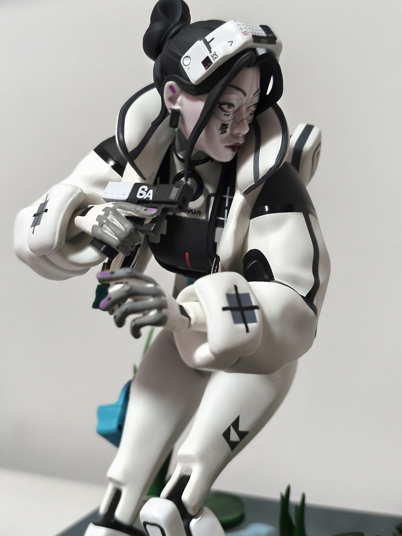 The 1/6th Scale Thief Statue included in the Marathon&rsquo;s Collector&rsquo;s Edition.